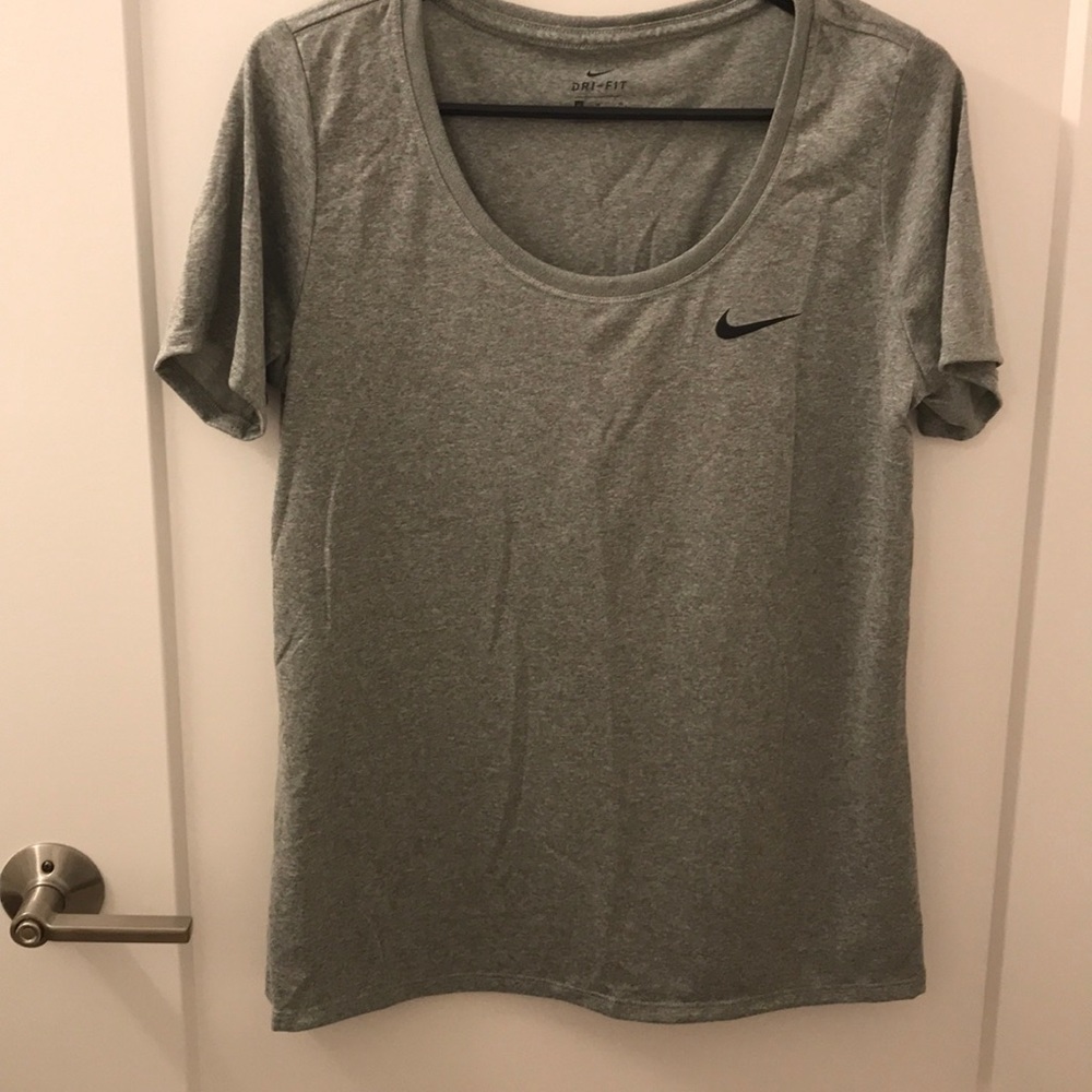 Nike Dri Fit Women’s Tee M
